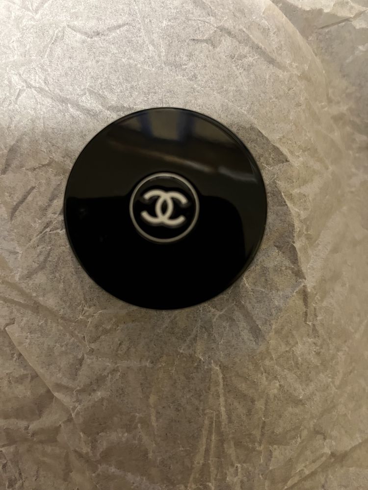 Chanel кремова підводка чорна 65.