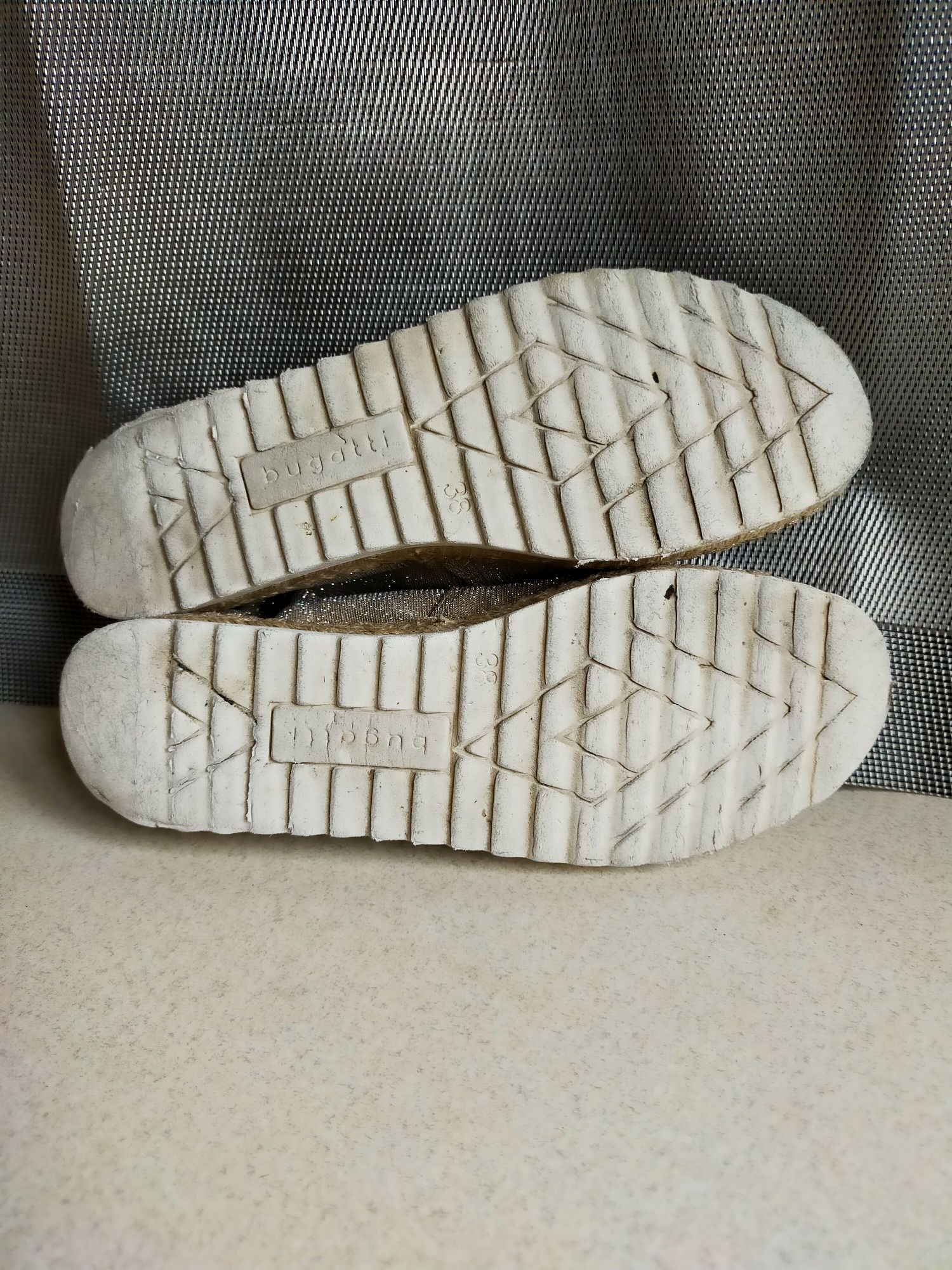 Buty espadryle Bugatti złote 38