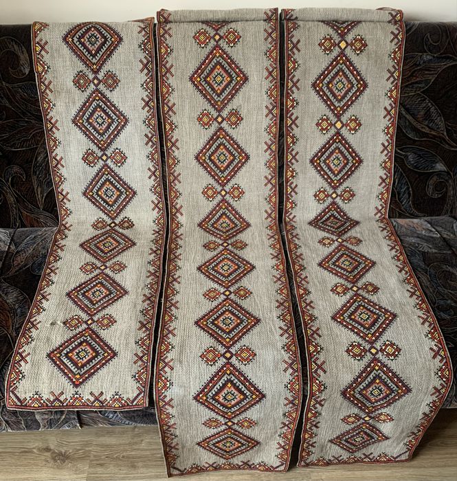 Старовинні вишиті штори хрестиком