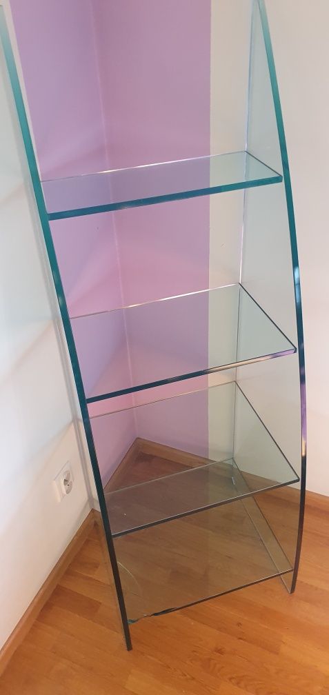 Elegancka szklana Gablota