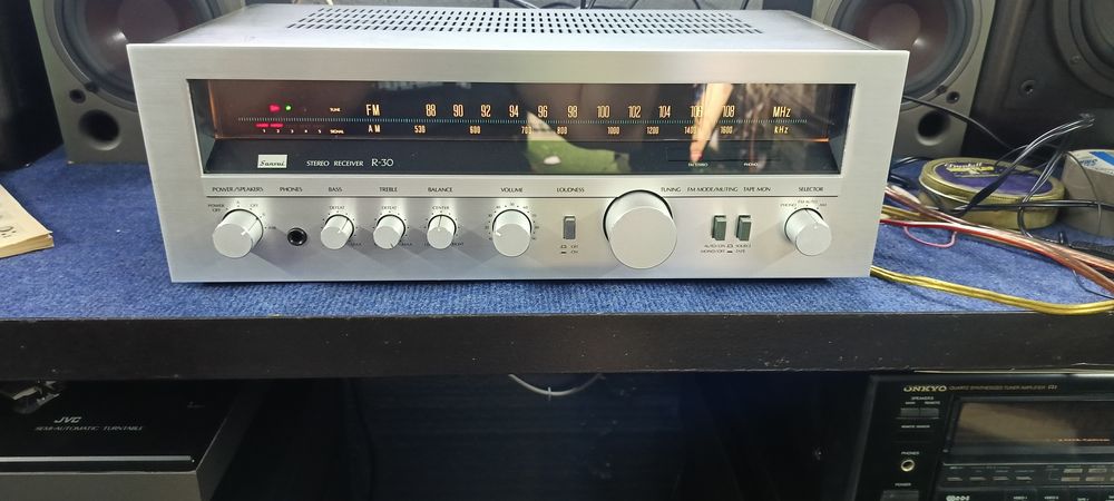 Sansui R30 amplituner