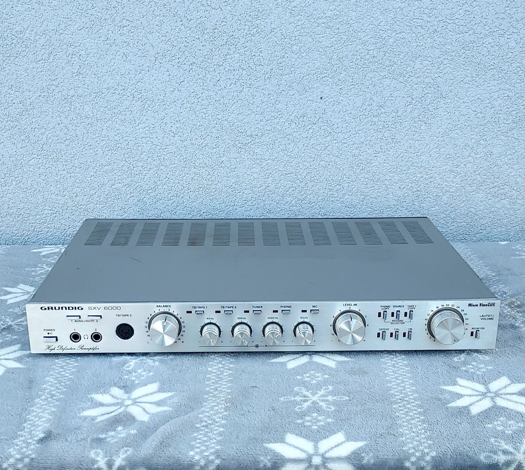 Przedwzmacniacz Grundig SXV-6000