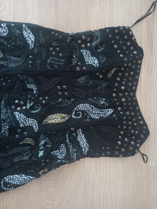 Czarna sukienka z gorsetem pod biust zdobieniami • Wieczorowa • Glamo