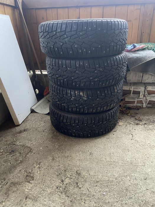 Зимова шипована резина215/65 R16 Nokian Hakkapelitta7