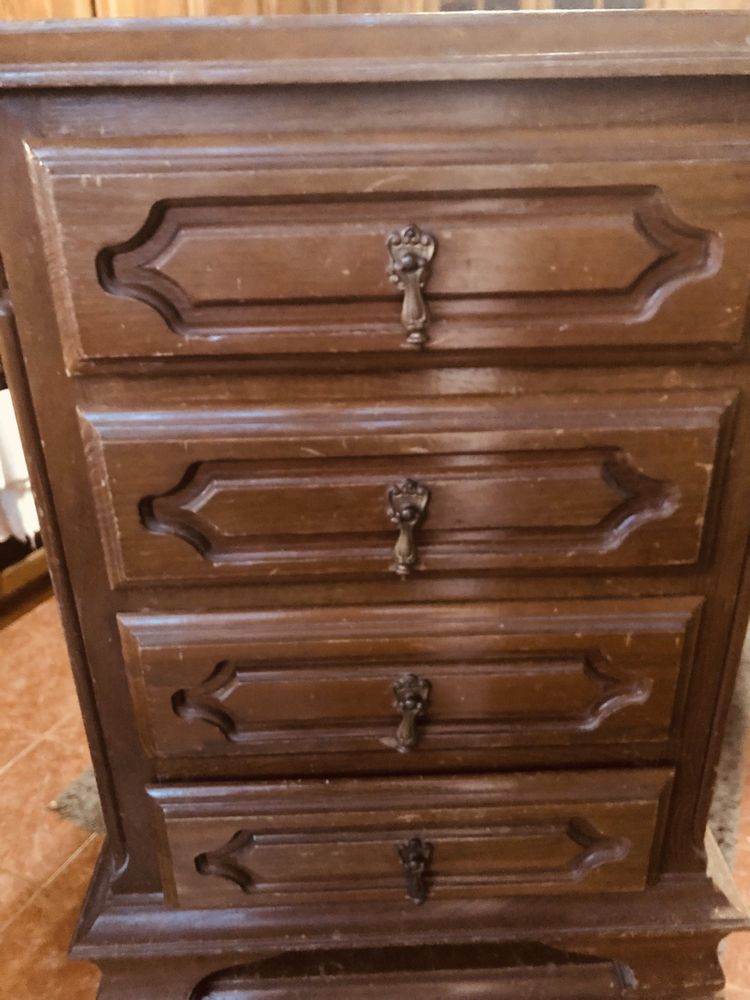 Móveis Vintage: comoda, guarda fatos, mesinha cabeceira