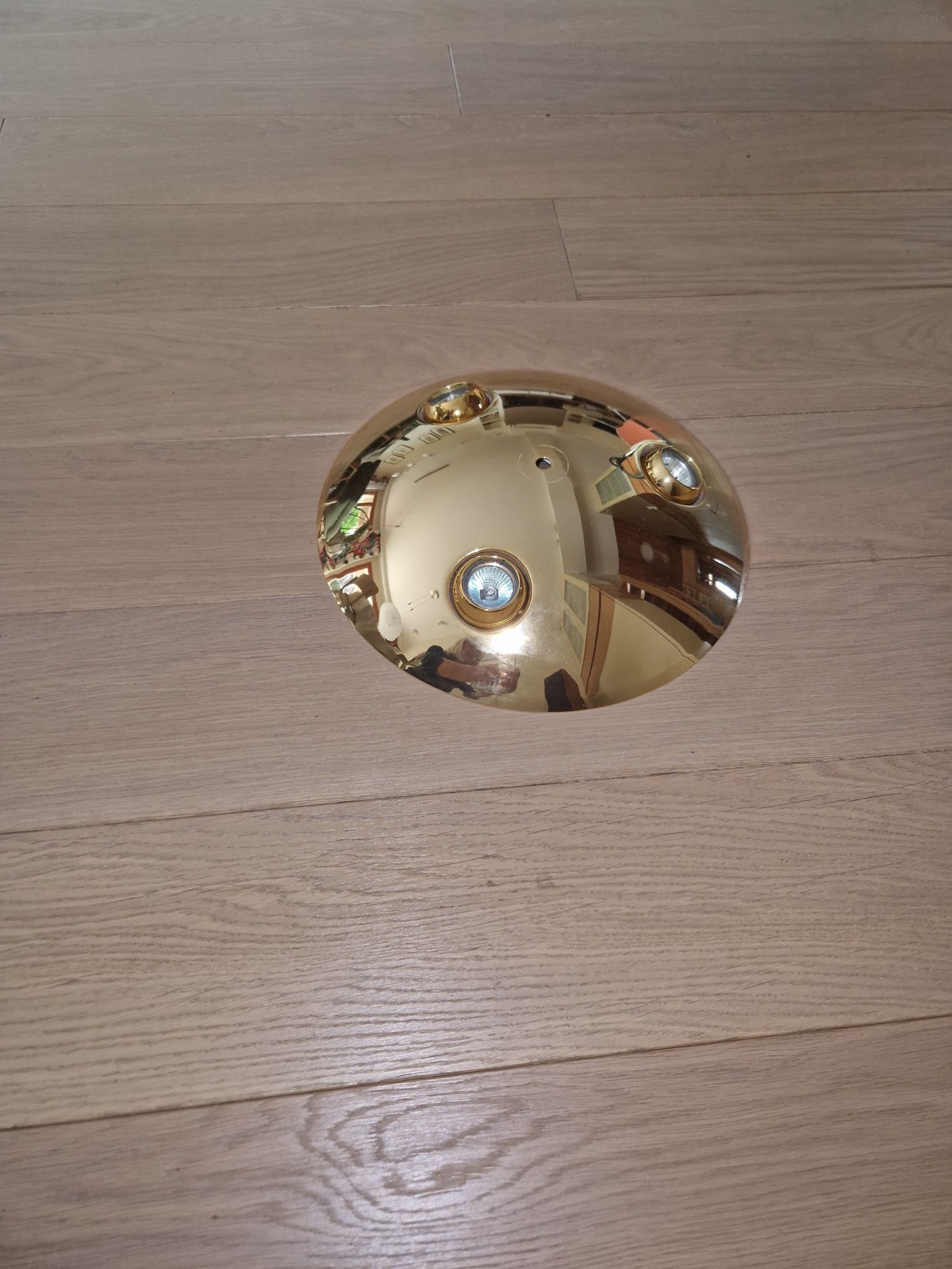 Lampa  sufitowa.