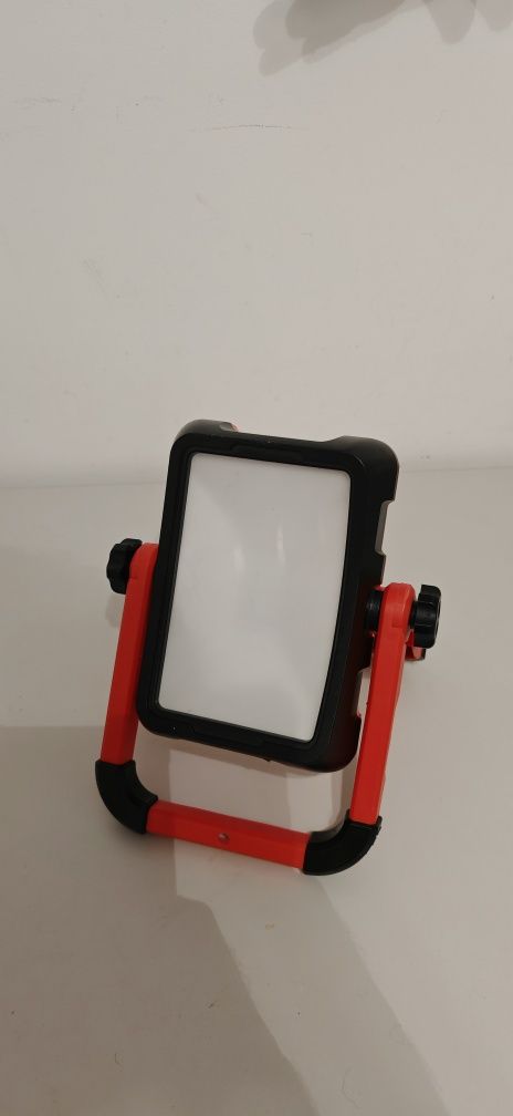 Lampa akumulatorowa Ferm
