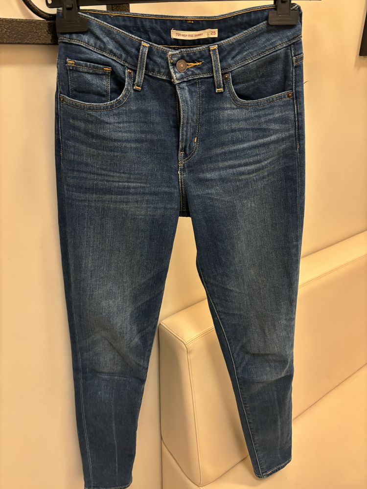 Spodnie jeansowe damskie levis uniwersalne dopasowane