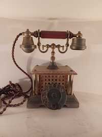 Telefone antigo em metal