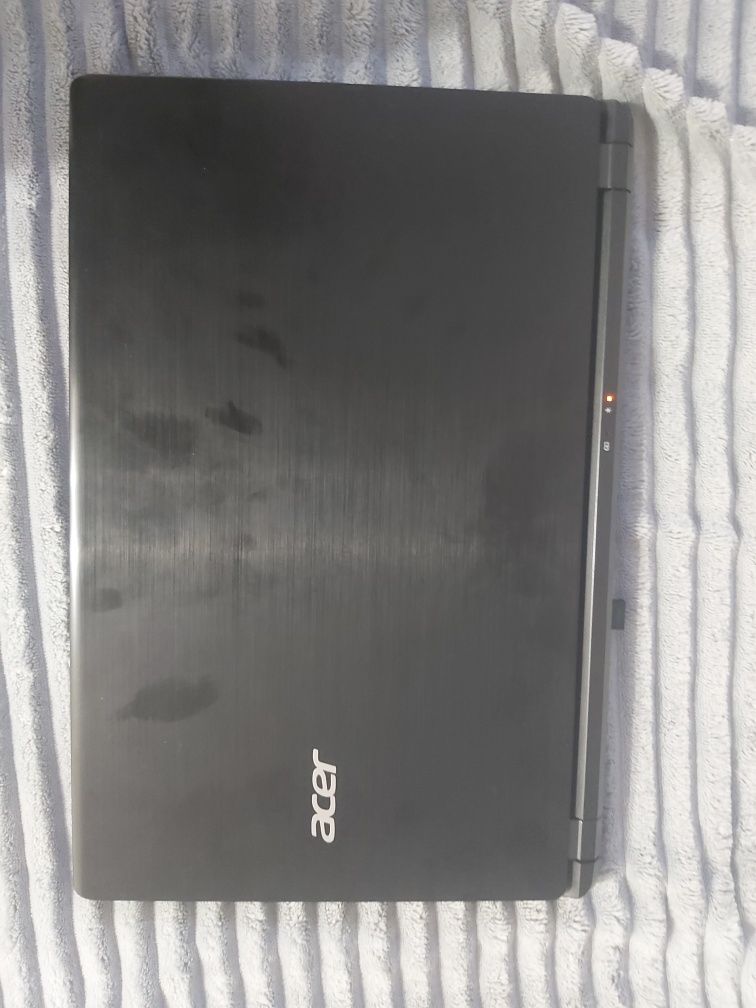 Laptop acer aspire v5 573g