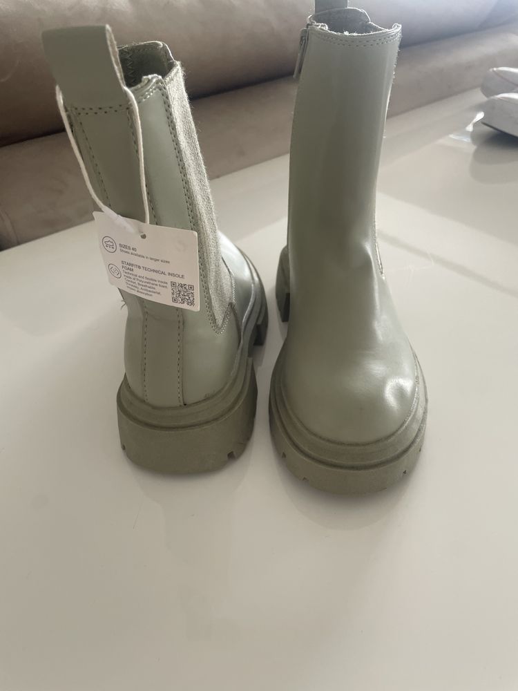 Botas criança novas tam.31