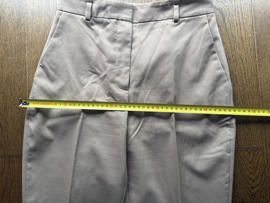 Beżowe spodnie Zara