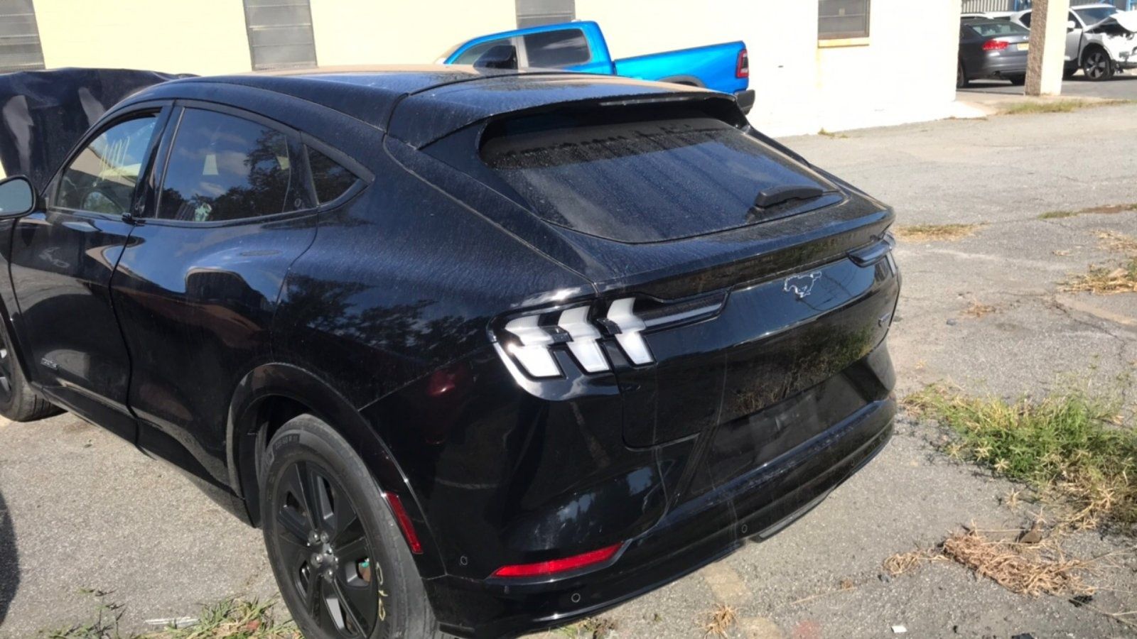 Кляпа, кришка багажника ford Mustang mach-e elektro 2020-
