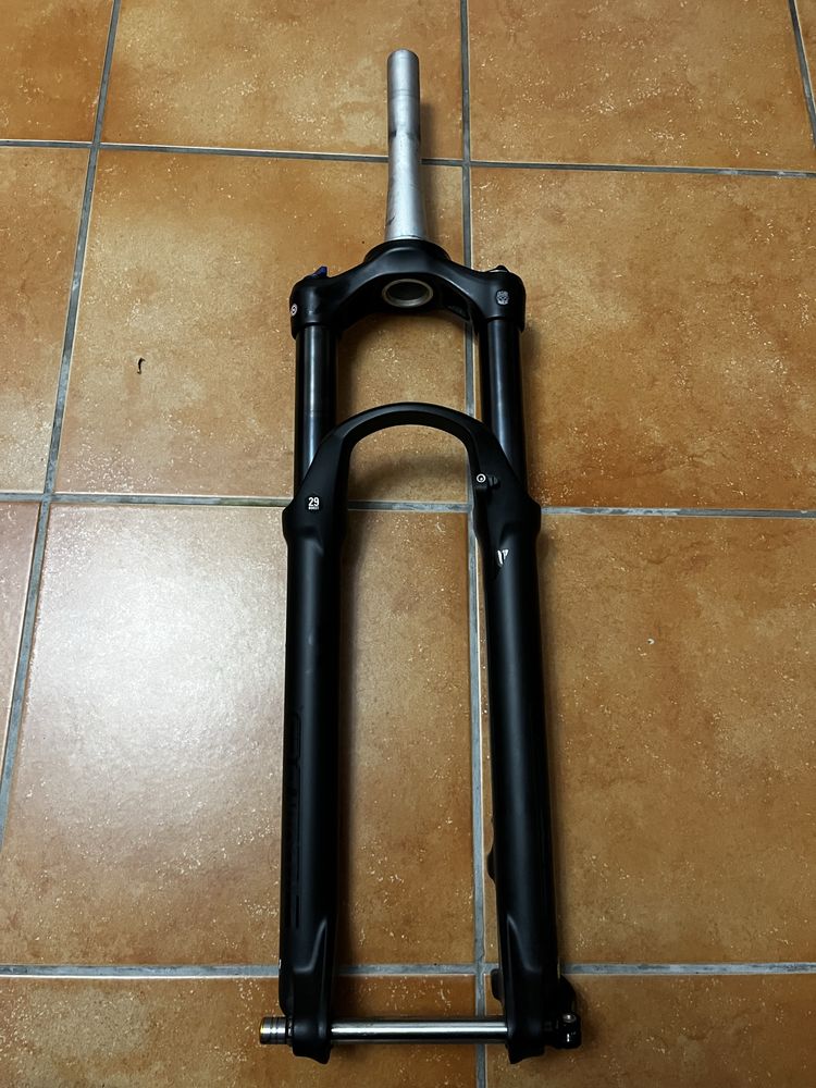 Suspensão suntour como nova