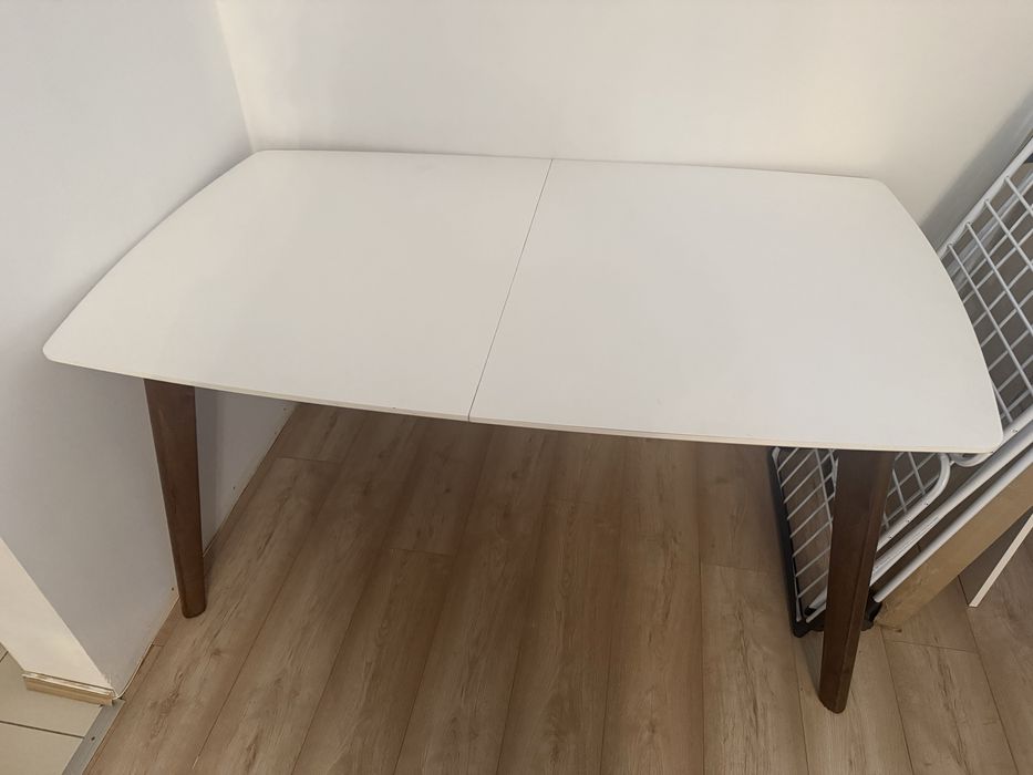 Używany stół biały