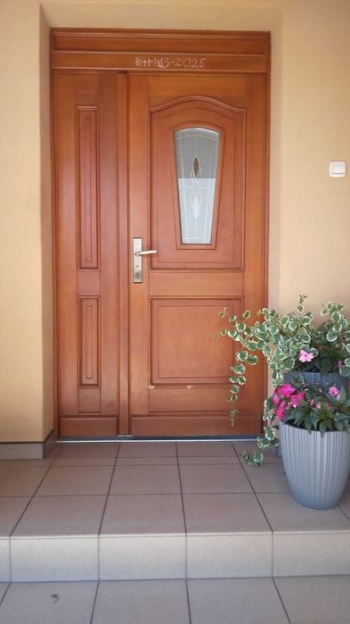 Drzwi zewnętrze wejściowe drewniane