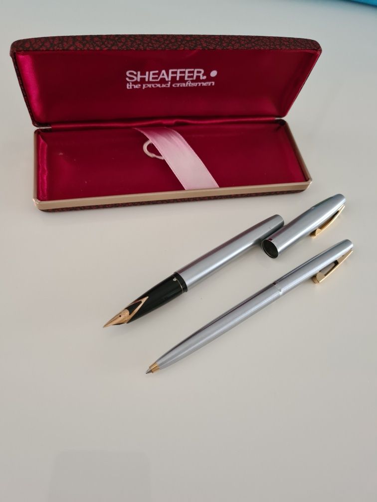 Caneta e esferogràfica sheaffer novas, em aço escovado