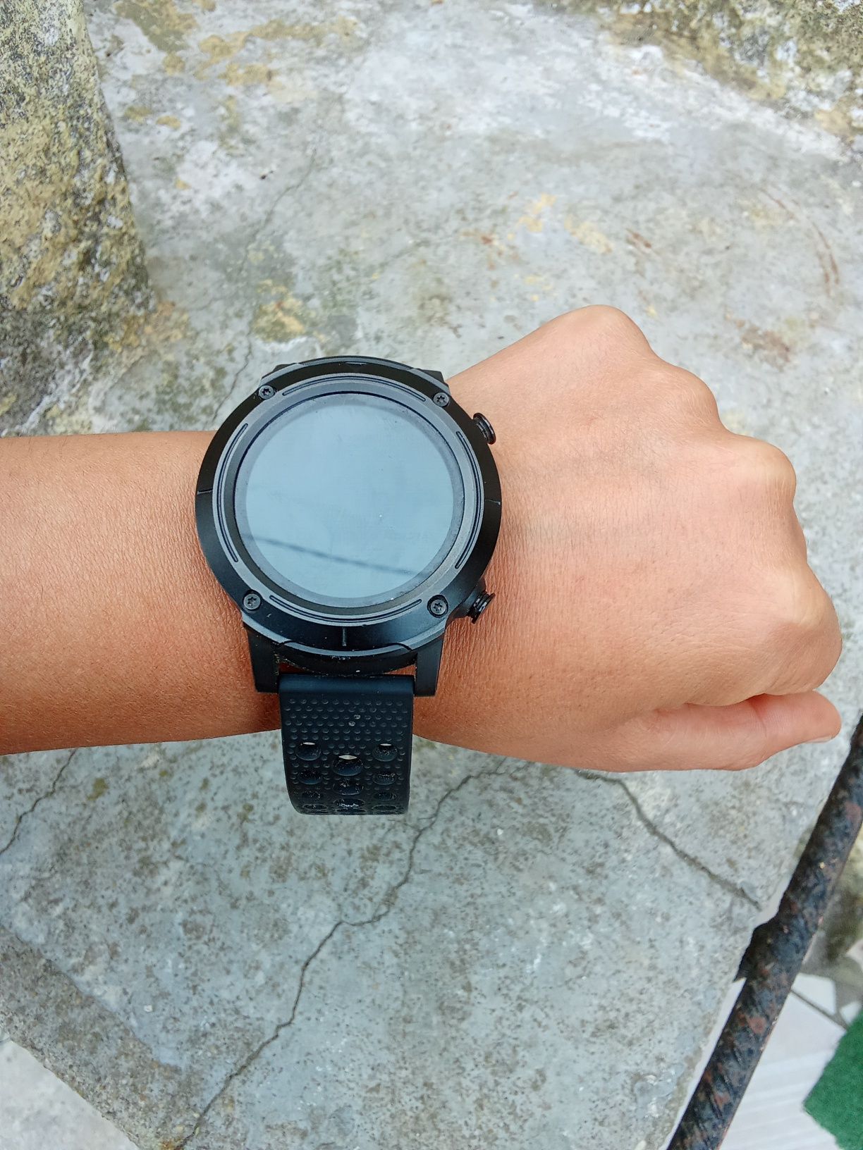 Smartwatch com bluetooth Goodis SW6468BK Preto"compatível com android