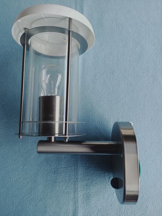 Kinkiet lampa na zewnątrz