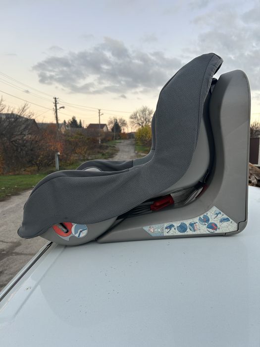 Автомобильное детское кресло