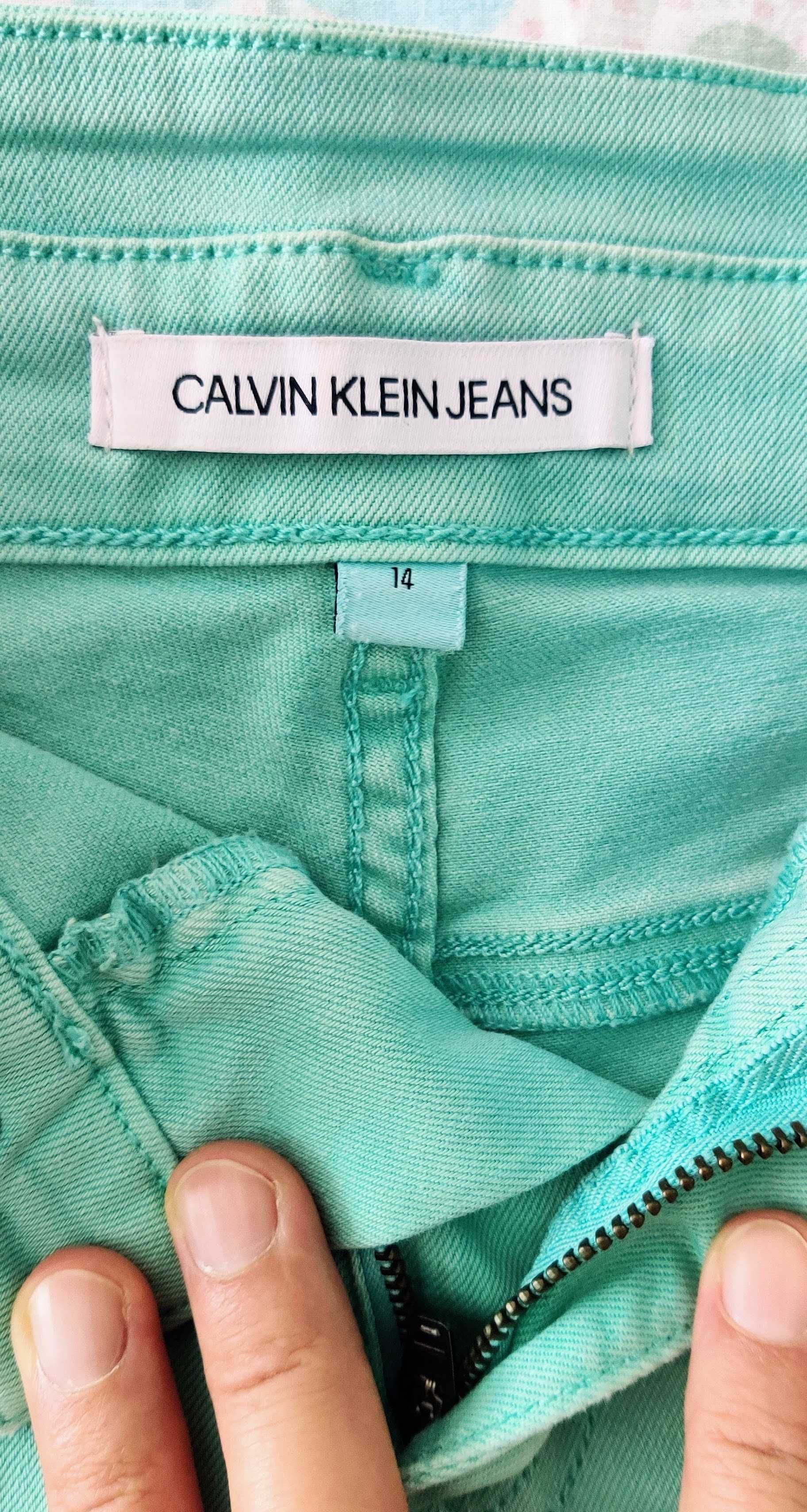 Calções para menina (Calvin Klein)