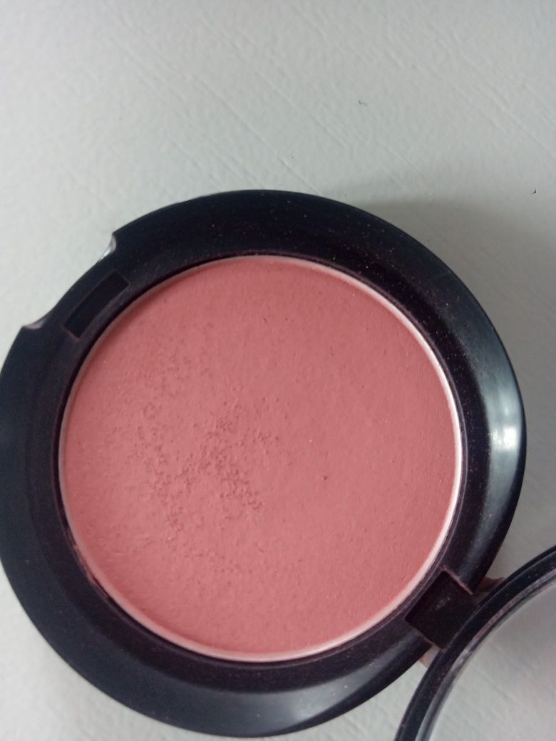 Róż do policzków firmy Wet n Wild Pinch Me Pink