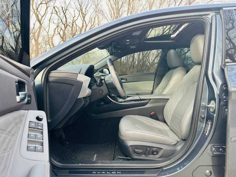 2019 Toyota Avalon Hybrid