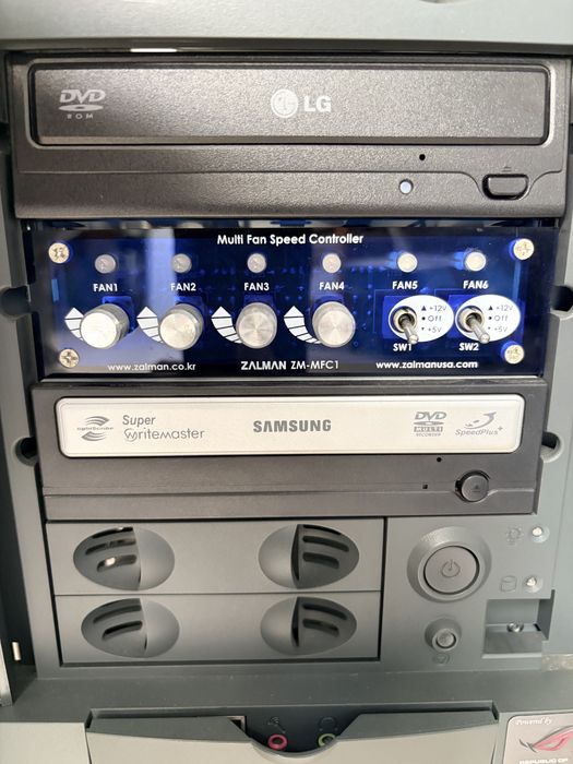 Caixa servidor com varios componentes