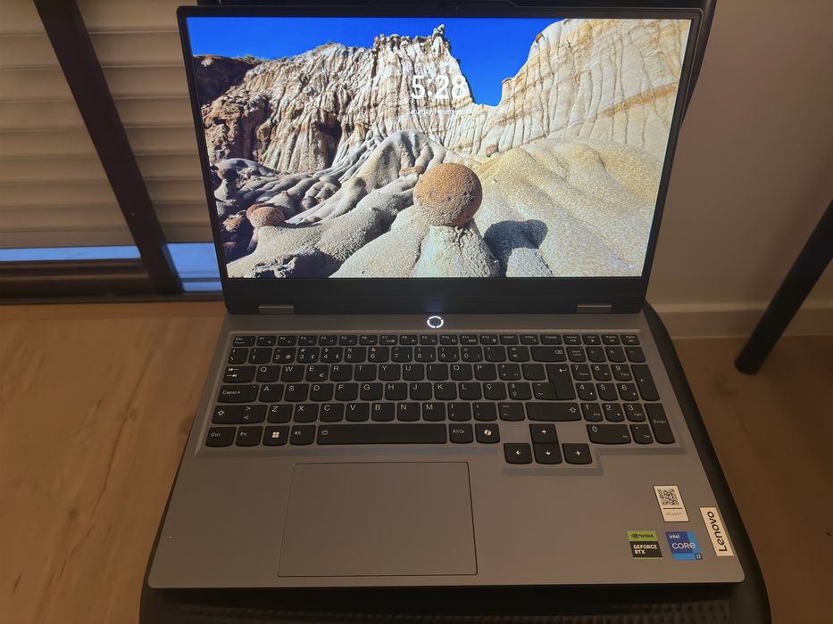 Laptop Lenovo LOQ 15IRX9
