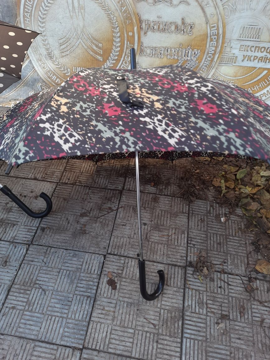 Парасолі,зонти-тростини 3 штуки в гарному стані