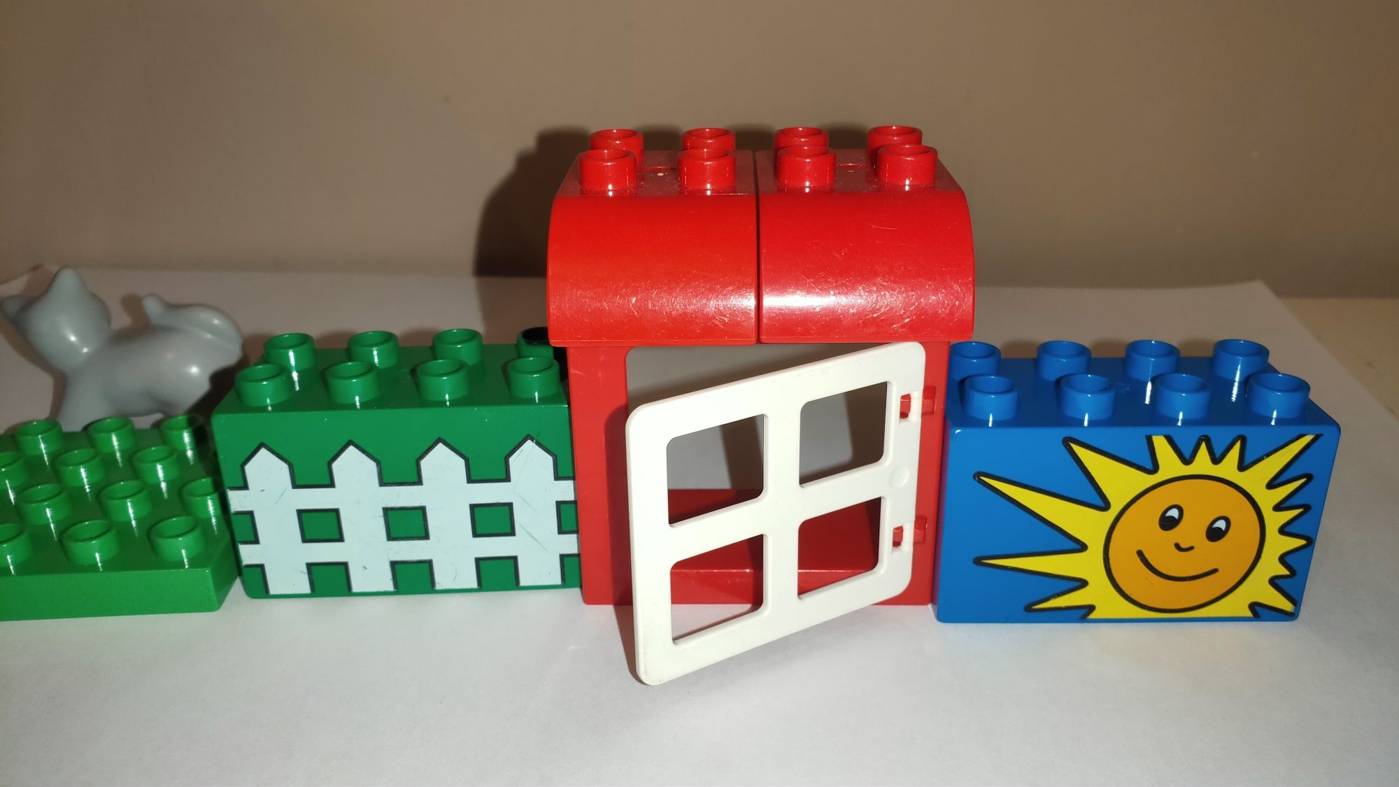Klocki LEGO Duplo kotek płot domek słońce