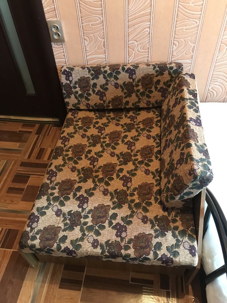 Кресло с коробом для хранения вещей