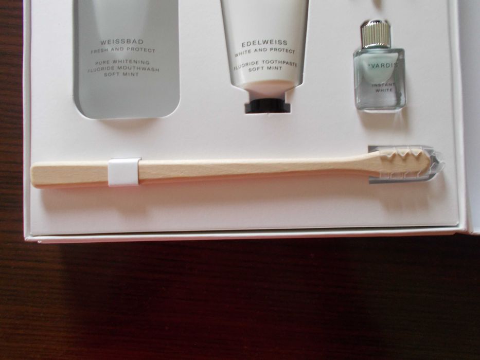 Набор для ухода за полостью рта vVARDIS для белой эмали