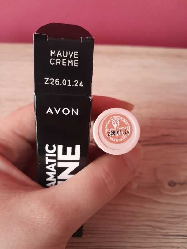 Lśniąca szminka z kwasem hialuronowym Hydramatic 3,6g Mauve Creme.