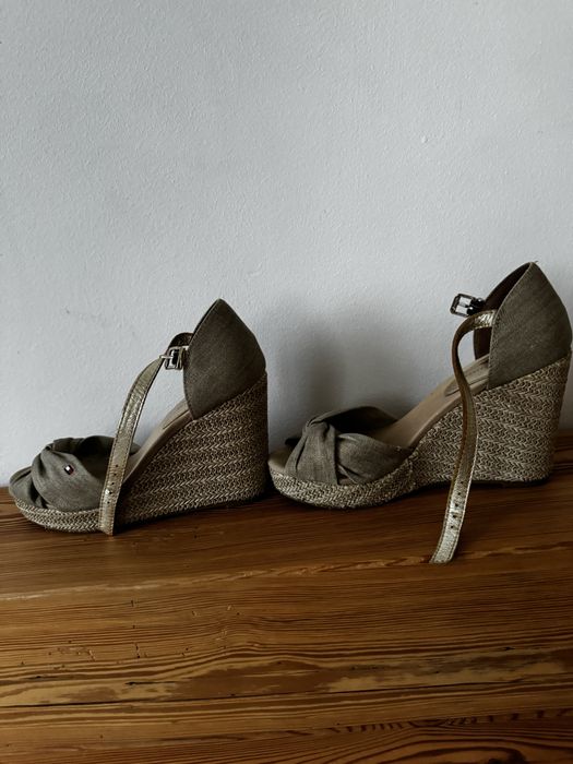 Buty na koturnie Tommi Hilfiger 37