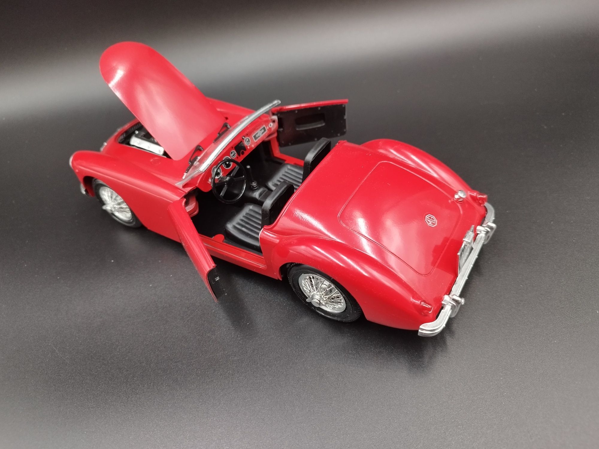 1:16 Polistil MGA Twin Car