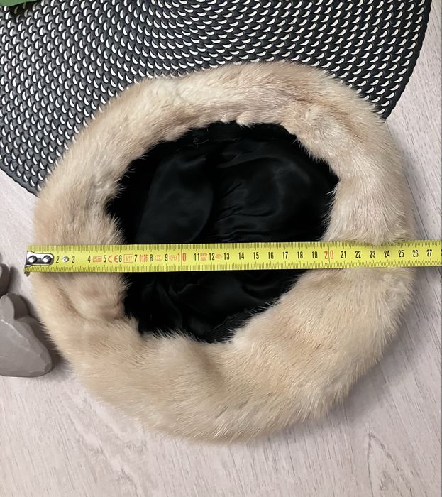 Futrzana czapka.        .