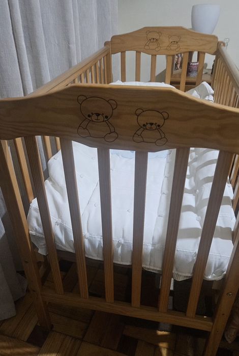 Cama com colchão para bebé
