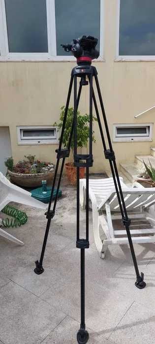 Tripé profissional Manfrotto 546B com cabeça fluída MVH502A