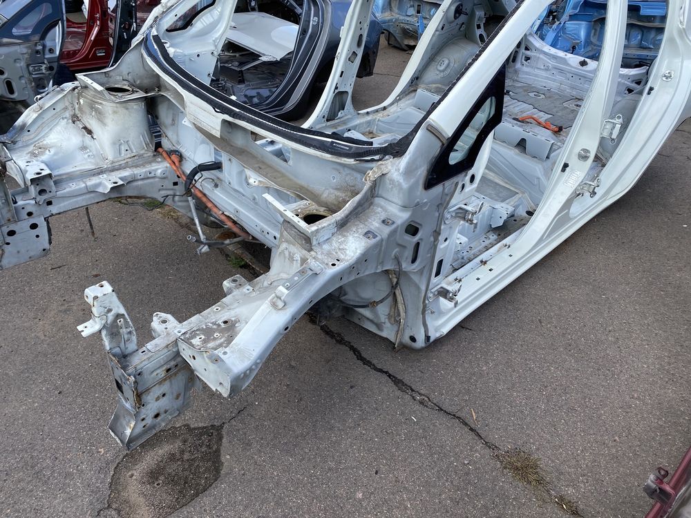 Четверть передня ліва лонжерон до Ніссан Ліф Nissan Leaf 11-17 18-23