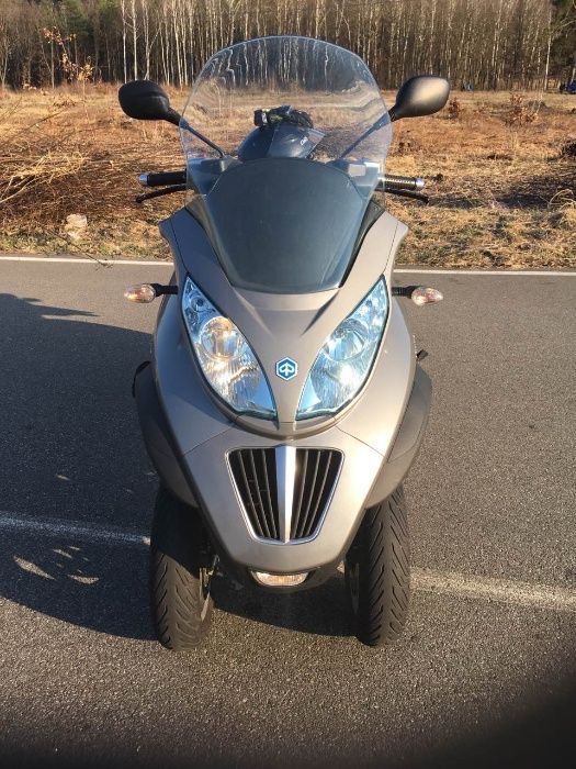 Продам трицыкл piaggio mp3