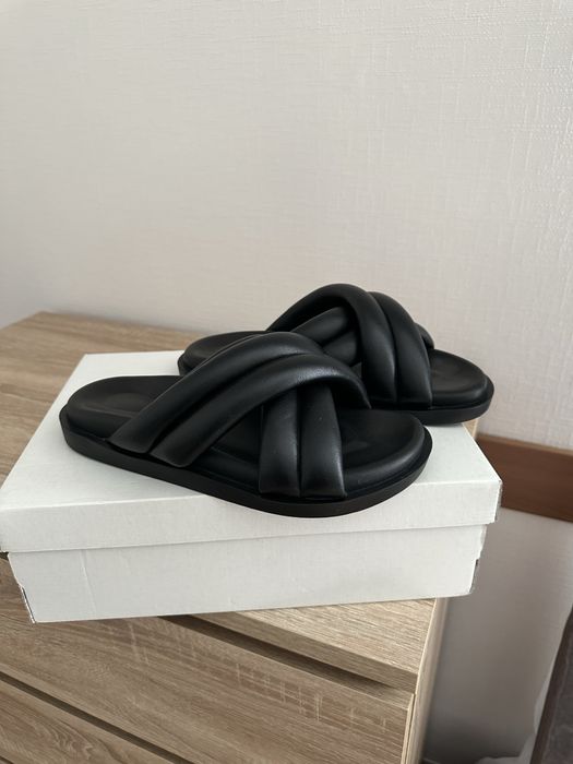 Женские кожаные шлёпанцы.Размер 40.