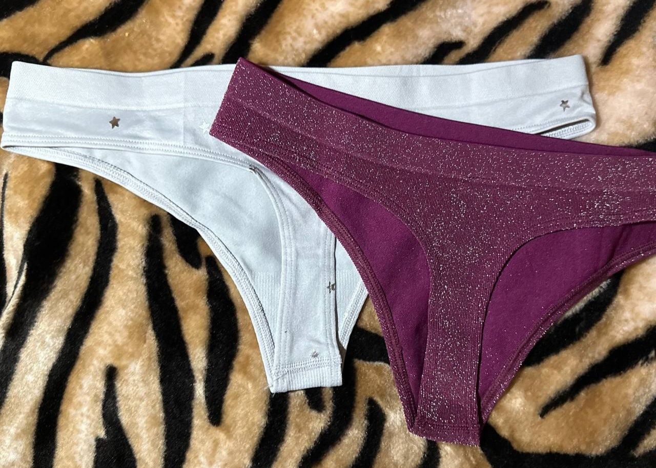 Трусики-стрінги від Victoria's Secret. Розмір S.
