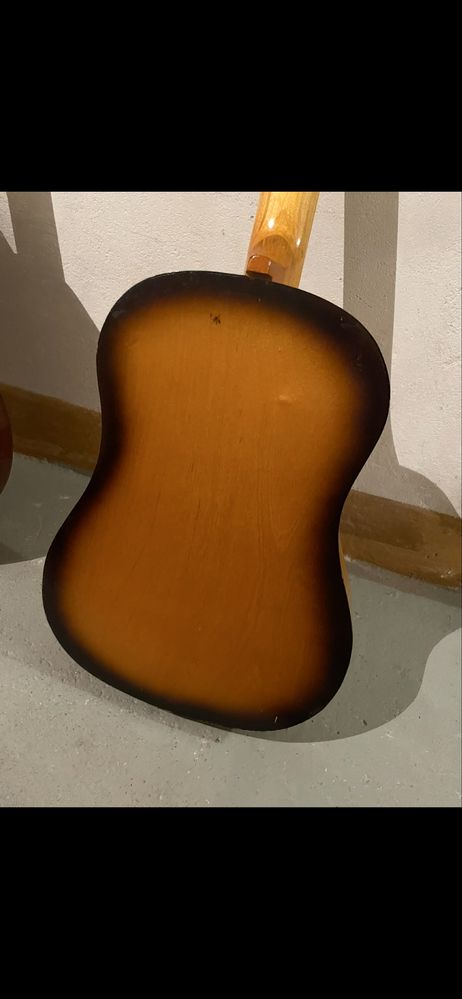 Radziecka gitara z czasów PRL