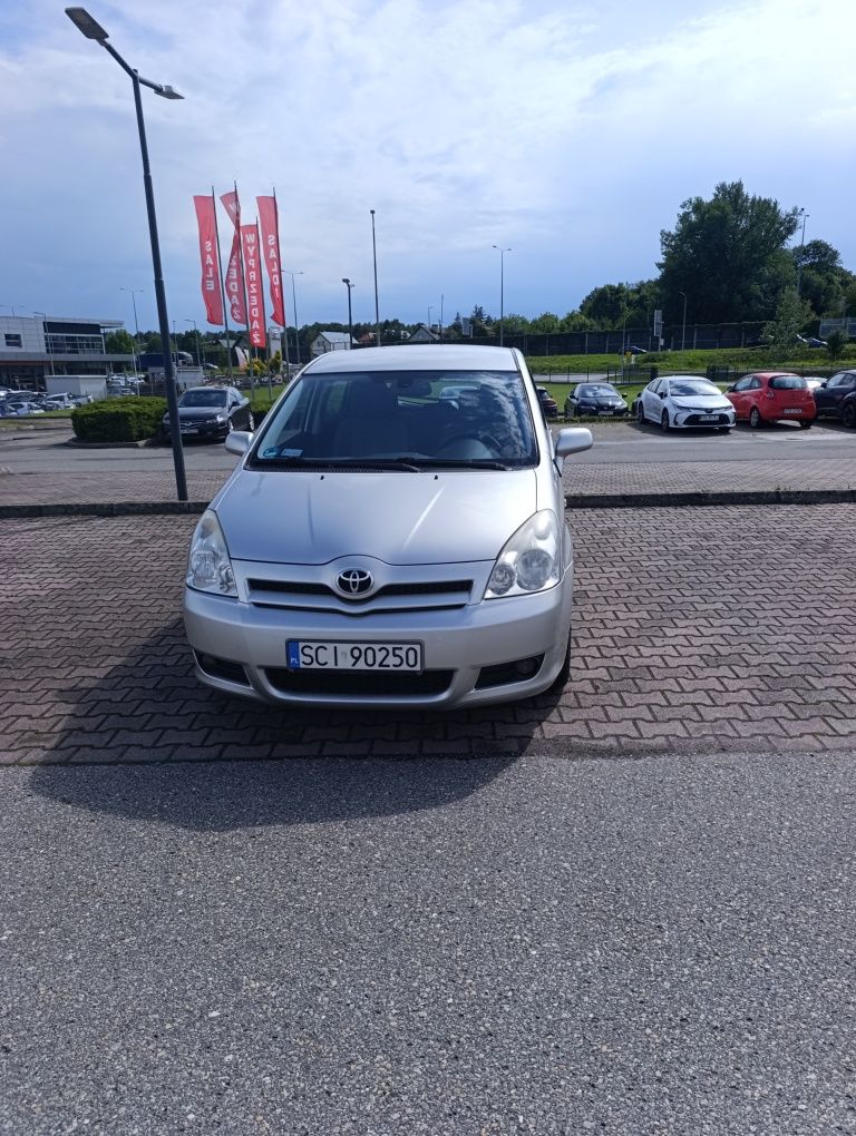 Sprzedam Toyotę Verso automatyczną 1.8 benzyna 7 miejsc
