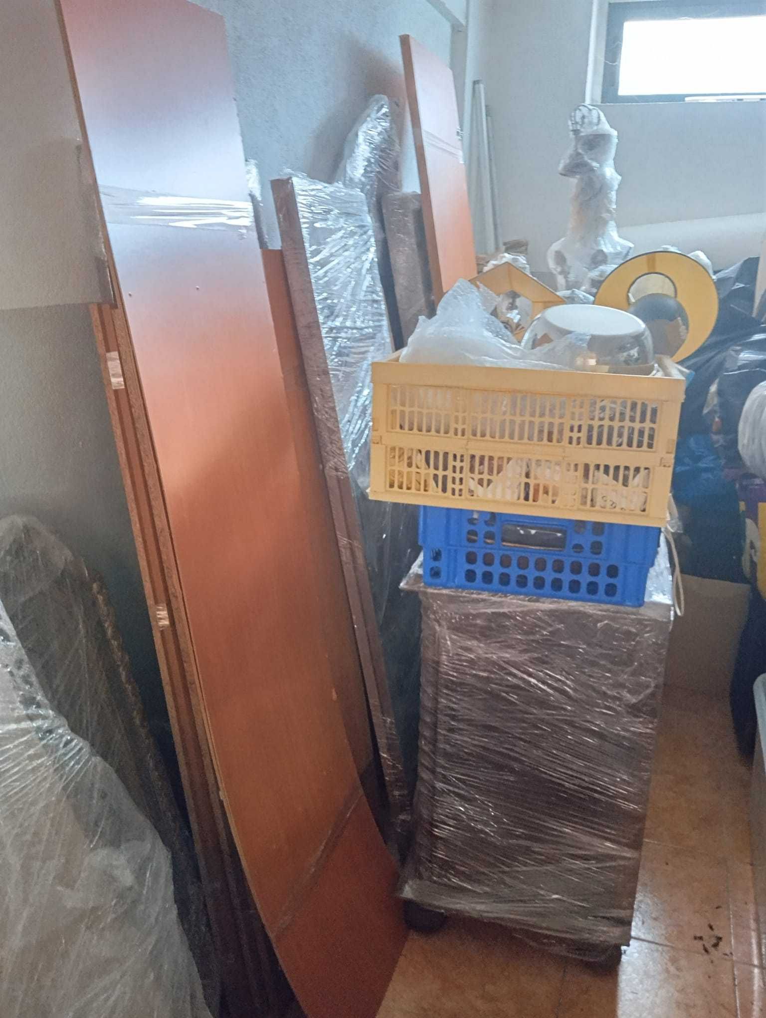 Diversas bens de recheio de casa para dar