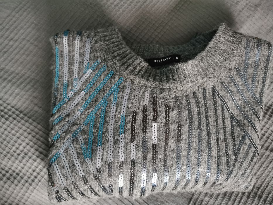 Ciepły sweter z cekinami - Reserved