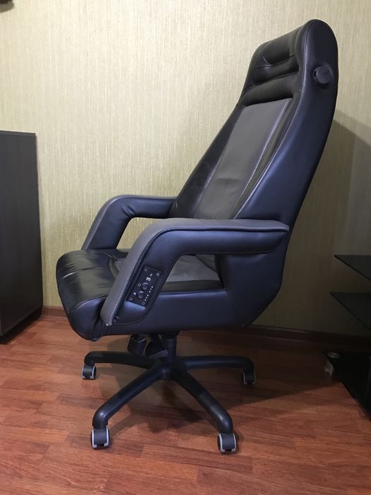 Кресло офисное, кожаное, массажное.