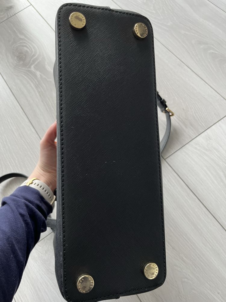 Michael Kors torebka czarna kuferek na ramię listonoszka damska