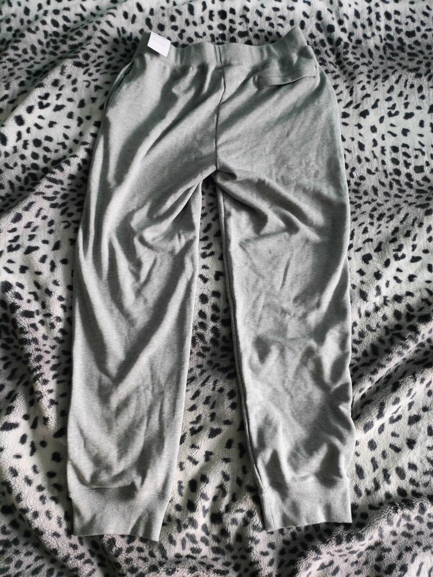 Spodnie Dresowe Nike Cuffed Pants Jogger Szare. Bawełna 100%